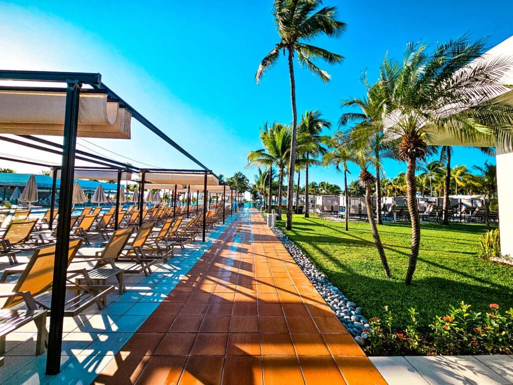 photo of walkway from pools to the beach at Hotel Riu Palace in Playa del Carmen