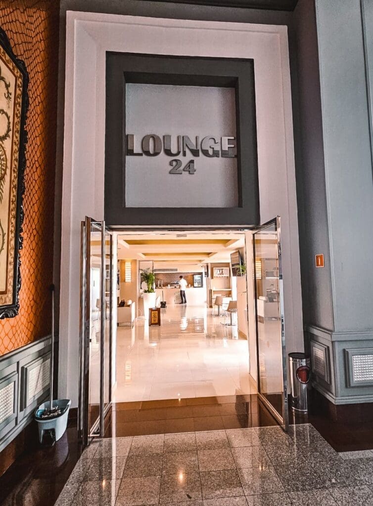 photo of the 24 hour lounge at Hotel Riu Palace in Playa del Carmen