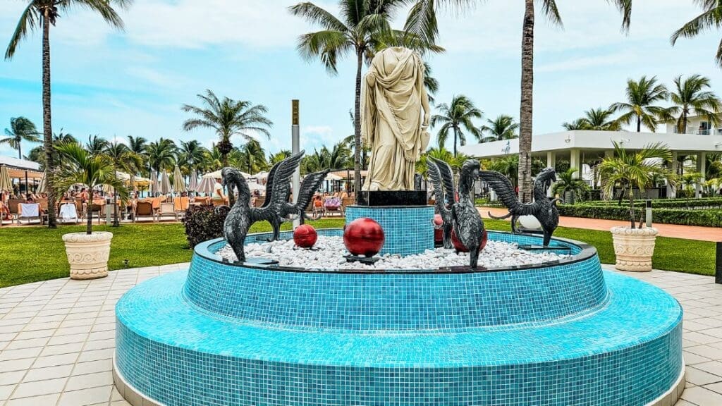 photo of statue at hotel in Playa del Carmen