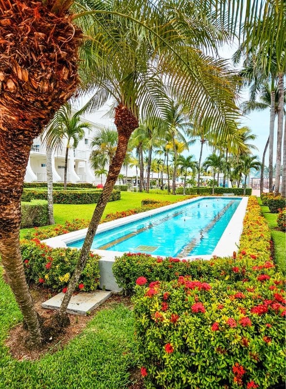 photo of fountain and garden in playa del carmen