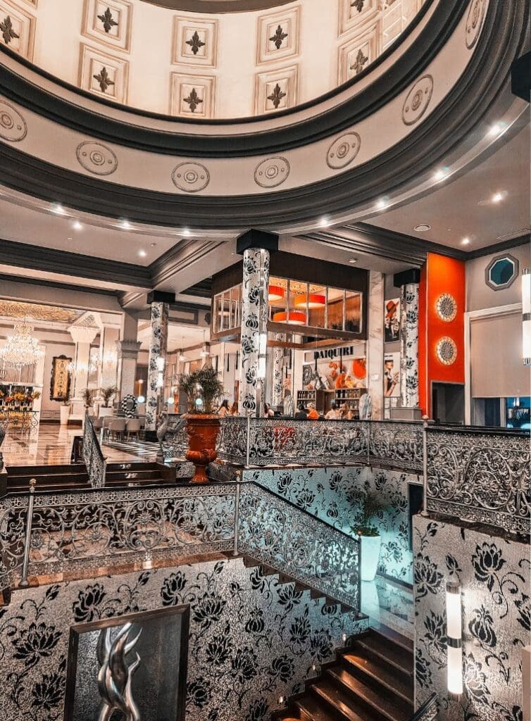 photo of lobby and Daquiri Bar at Hotel Riu Palace in Playa del Carmen