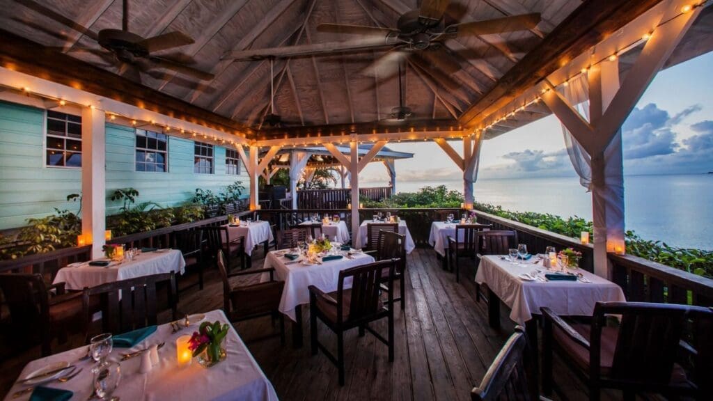 photo of restaurant at COCOS Hotel Antigua at night